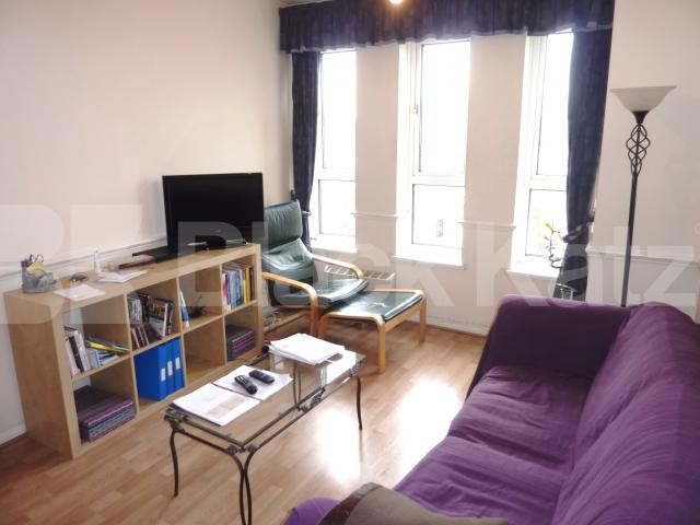 			PERFECT FOR TWO SHARERS!, 1 Bedroom, 1 bath, 1 reception Flat			 Reachview Close, CAMDEN
